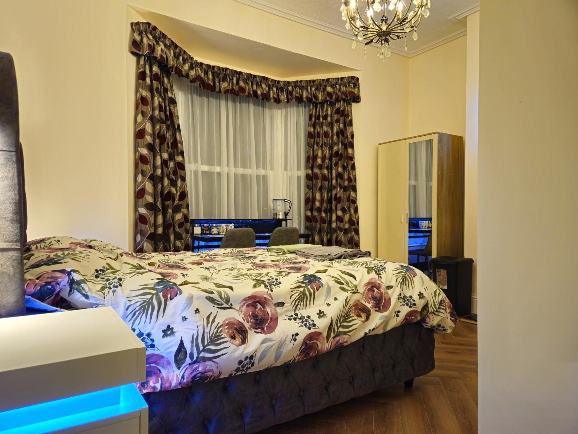 Modern En-suite Doubles In Town Spacious & Contemporary Homestay