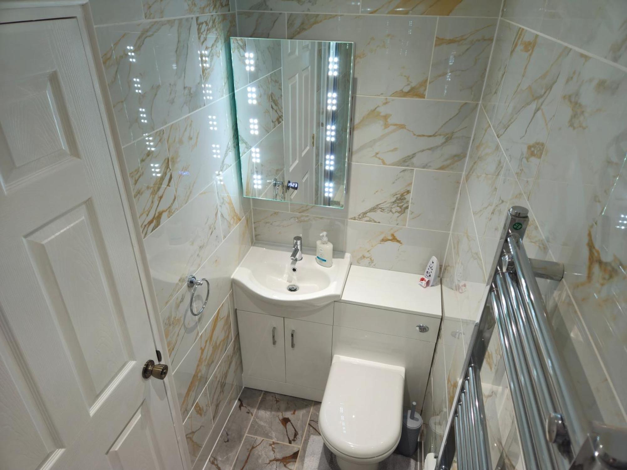 Modern En-suite Doubles In Town Spacious & Contemporary Homestay