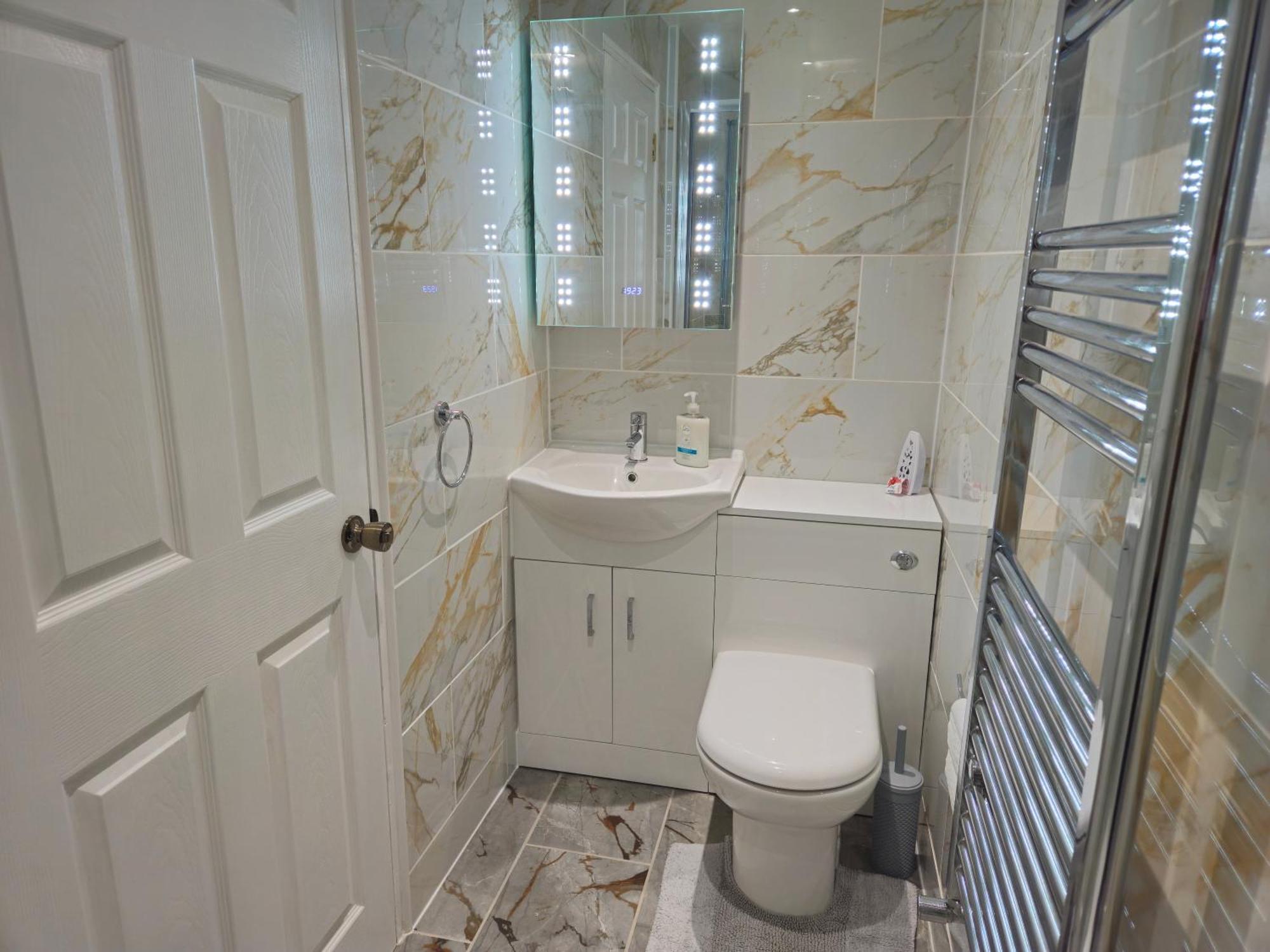 Homestay Modern En-suite Doubles In Town Spacious & Contemporary