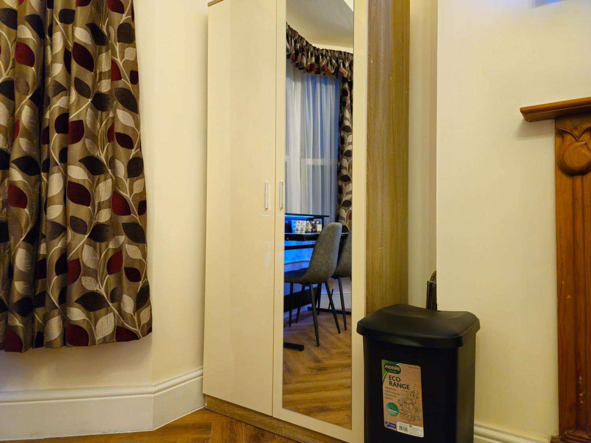 Homestay Modern En-suite Doubles In Town Spacious & Contemporary *