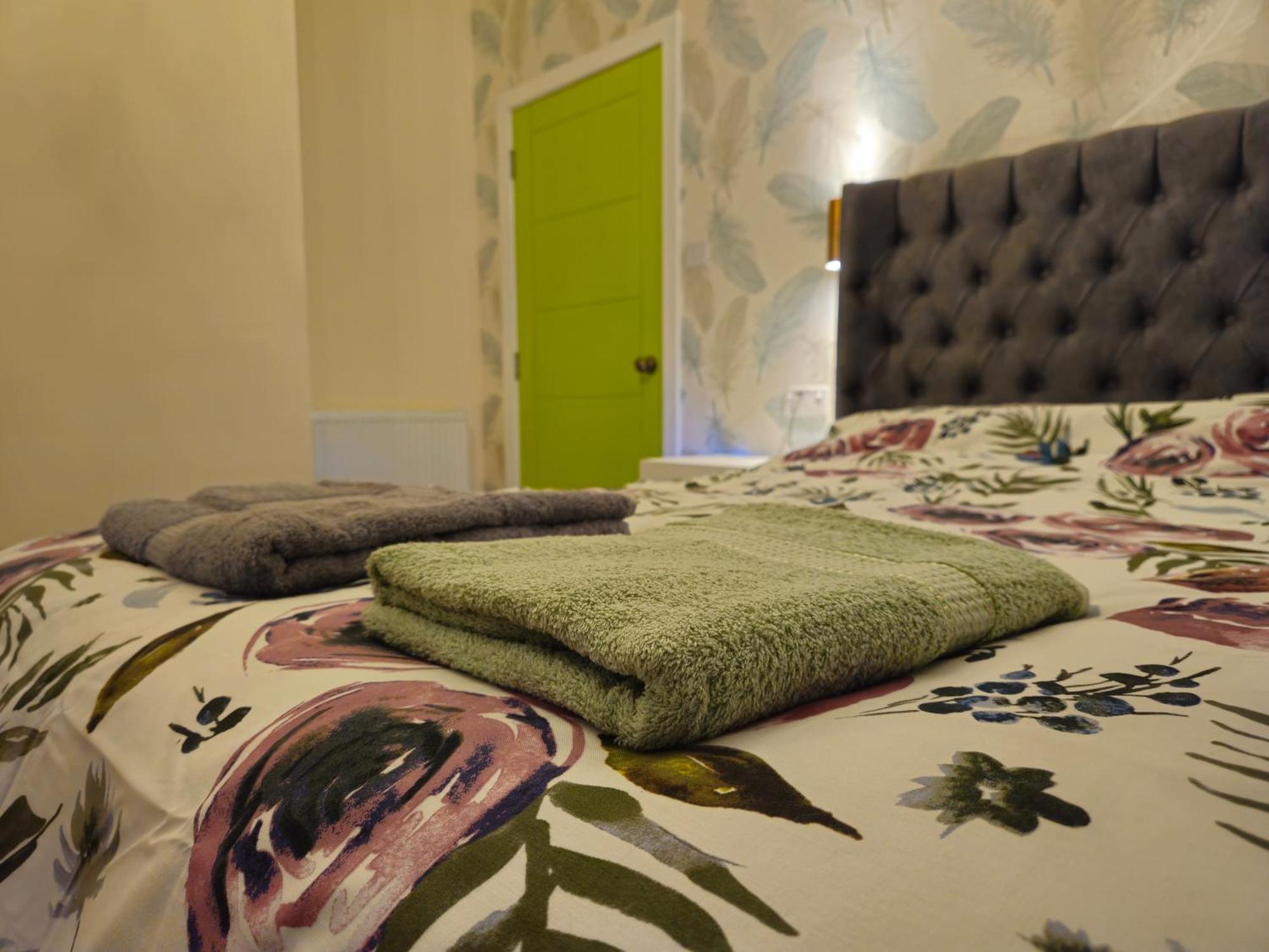 Homestay Modern En-suite Doubles In Town Spacious & Contemporary