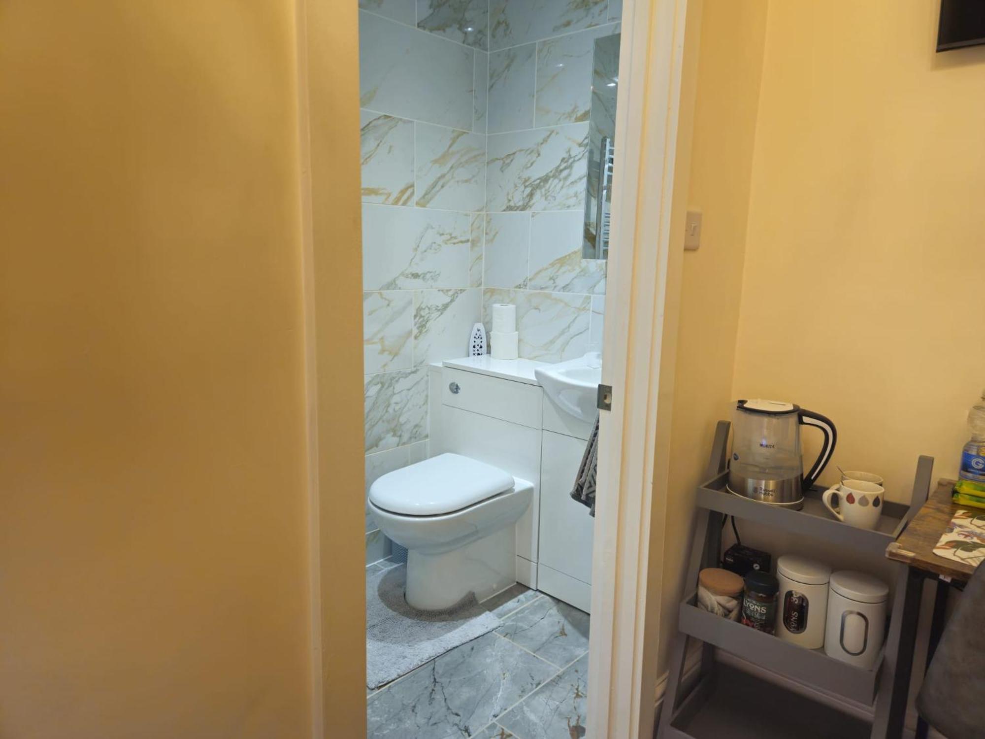 Homestay Modern En-suite Doubles In Town Spacious & Contemporary