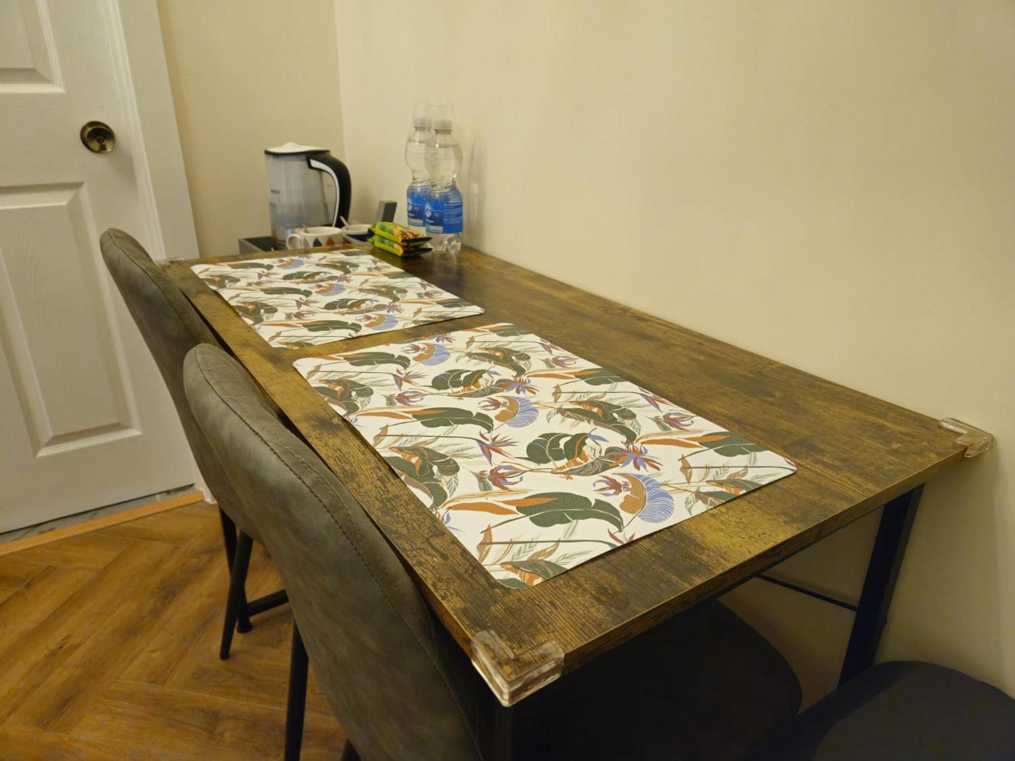 Homestay Modern En-suite Doubles In Town Spacious & Contemporary *